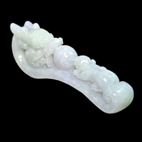 A FINE CHINESE JADE BELT BUCKLE HOOK STATUE QING