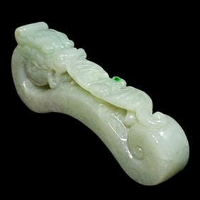 A SUPERB LARGE CHINESE JADE JADEITE BELT BUCKLE HOOK STATUE QING 3.5" 84 GRAMS