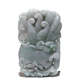 A FINELY CARVED NATURAL JADEITE PENDANT BUDDHAS FINGERS 2.1" 35.7 GRAMS