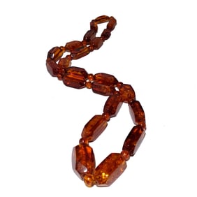 A FINE BALTIC AMBER NECKLACE 24" 37 GRAMS