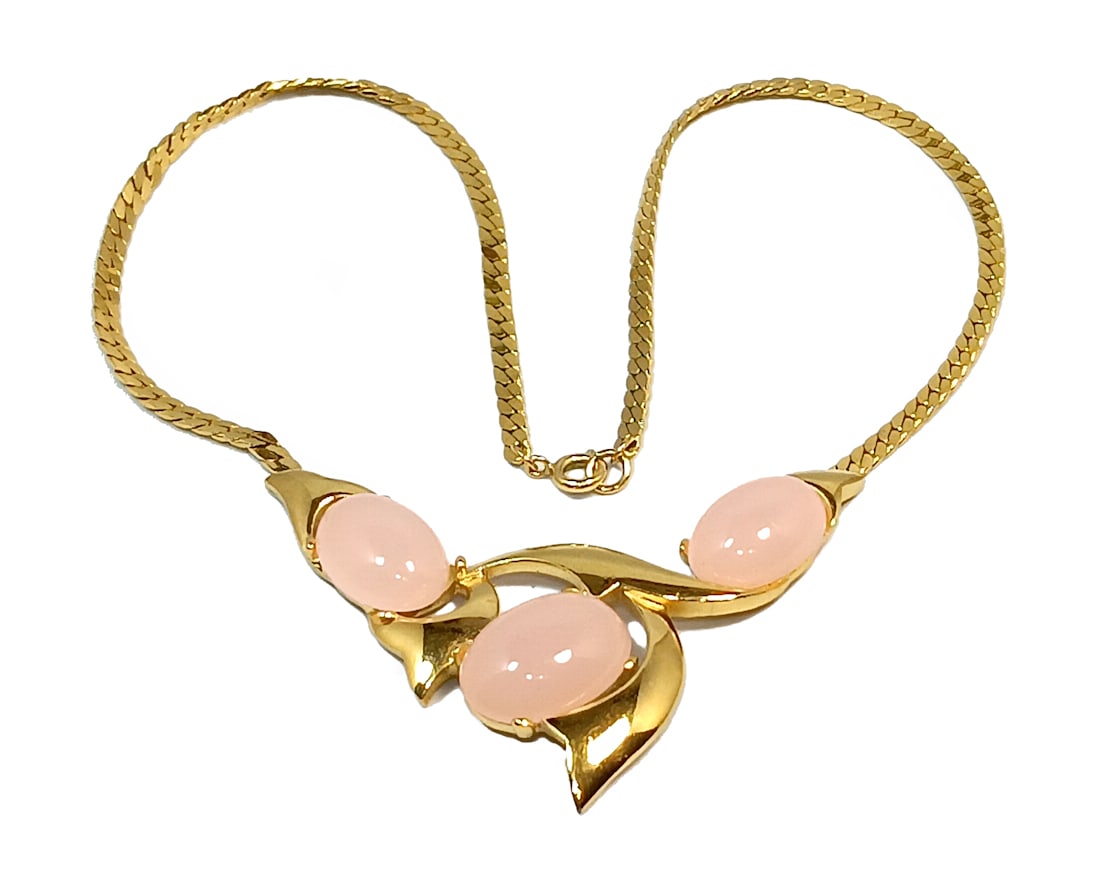 A BEAUTIFUL VINTAGE TRIFARI PINK NECKLACE 17": OFFERED HERE IS A SUPERB TRIFARI NECKLACE. IT FEATURES PINK LUCITE CABOCHONS. THE NECKLACE IS 17" LONG. WE PROVIDE FREE IN-HOUSE SHIPPING WITHIN THE U.S.