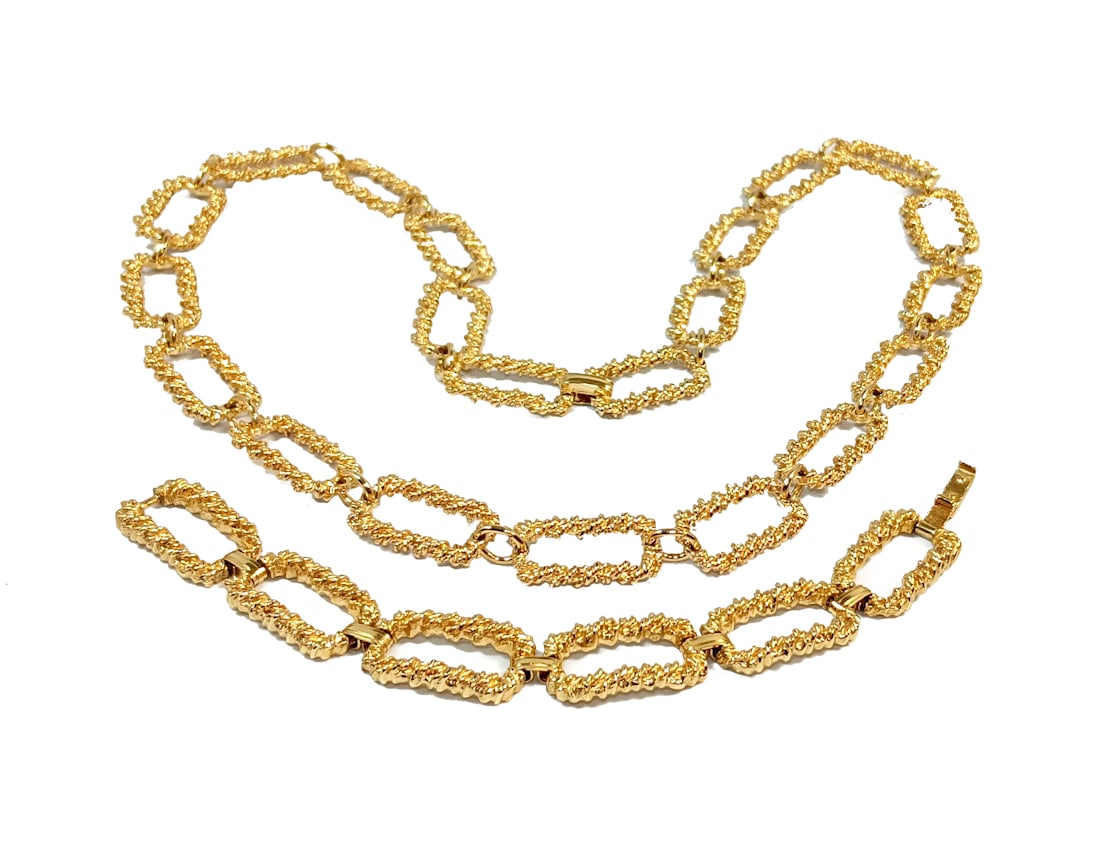 A CROWN TRIFARI MID CENTURY VINTAGE NECKLACE AND BRACELET: OFFERED HERE IS A CROWN TRIFARI MID CENTURY VINTAGE NECKLACE AND BRACELET. THE NECKLACE MEASURES 24" LONG AND THE BRACELET IS 7" LONG. WE PROVIDE FREE IN-HOUSE SHIPPING WITHIN THE U.S.