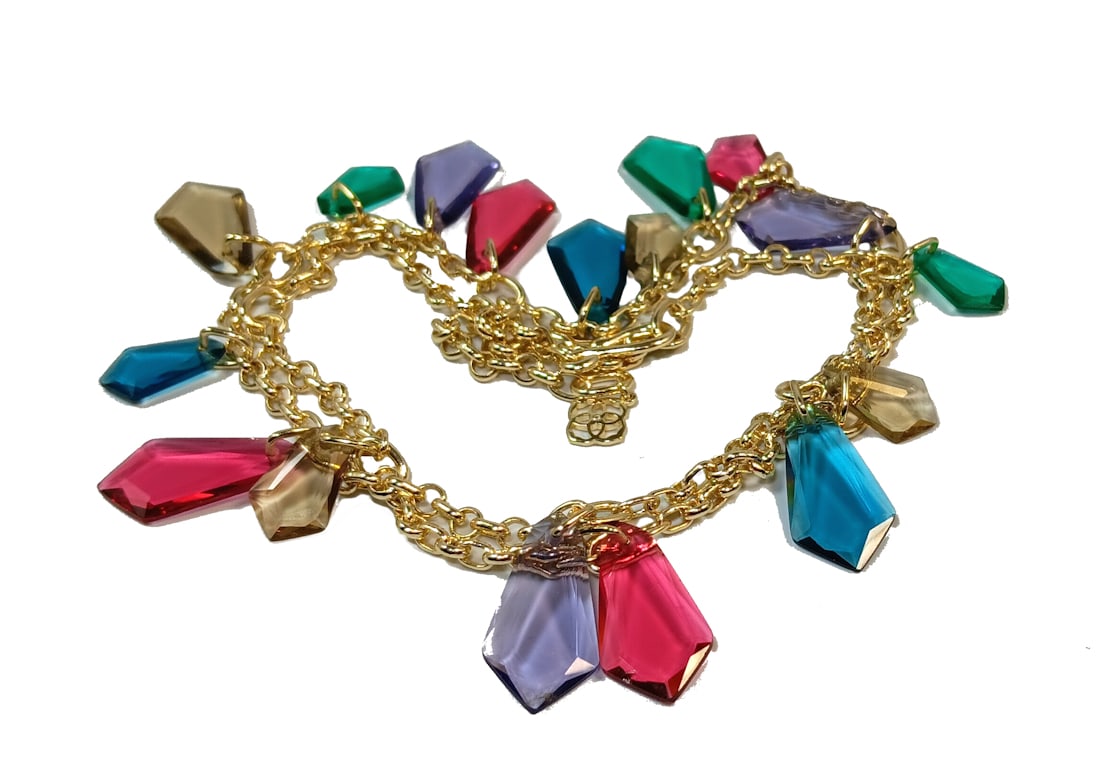 A BEAUTIFUL VINTAGE COLORFUL KENDRA SCOTT NECKLACE: THE STUNNING GOLD TONE NECKLACE FEATURES THE KENDRA SCOTT LOGO AND JEWEL TONE GLASS DANGLES. IT IS 24" LONG, WITH A 4 INCHES ADDITIONAL EXTENSION. WE PROVIDE FREE IN-HOUSE SHIPPING WITHIN THE U.S.