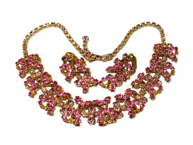 A FINE VINTAGE MID CENTURY VINTAGE RHINESTONE NECKLACE AND EARRING SET IN PINK LAVENDER