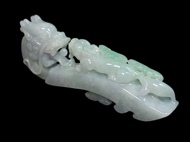 AN EXQUISITE LARGE JADEITE BELT BUCKLE HOOK STATUE QING 3.5"