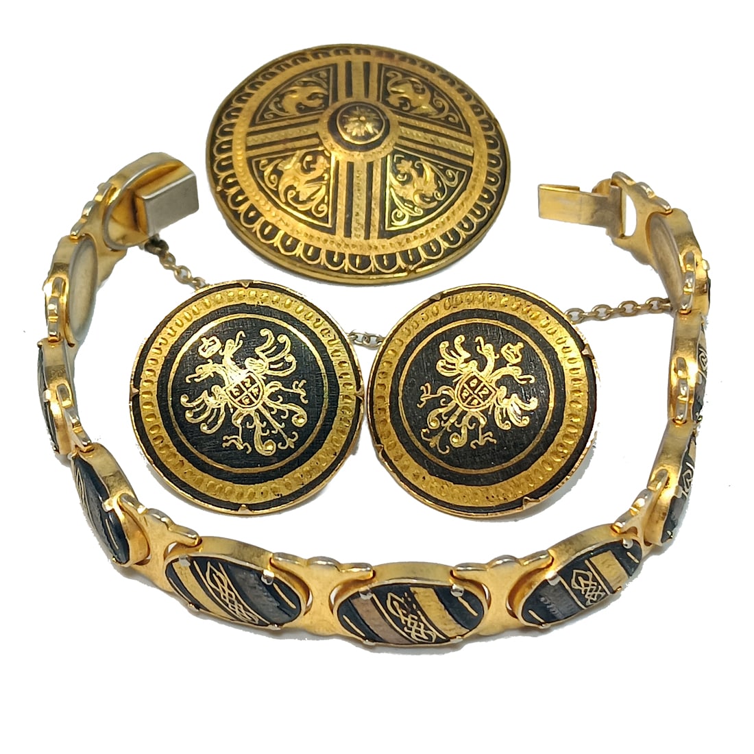 FINE VINTAGE TOLEDO DAMASCENE LOT BRACELET BROOCH EARRINGS: THIS FINE VINTAGE DAMASCENE LOT INCLUDES 3 PIECES. A BRACELET 2.25" D, A BROOCH 1.5" D AND A PAIR OF EARRINGS. WE PROVIDE FREE IN-HOUSE SHIPPING WITHIN THE U.S.