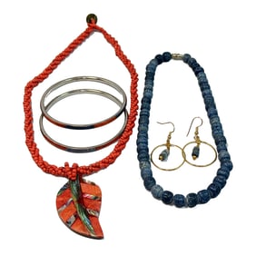A LOT OF 2 SOUTHWESTERN CORAL AND BEADS NECKLACES AND TWO BRACELETS