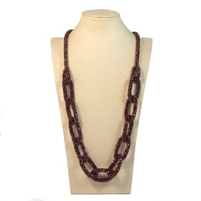 A BEAUTIFUL VINTAGE GARNET NECKLACE 34"