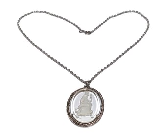 A -BEAUTIFUL VINTAGE AVON NECKLACE 24"