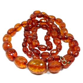 A FABULOUS ANTIQUE NATURAL FACETED BALTIC AMBER NECKLACE 35" 42 GRAMS