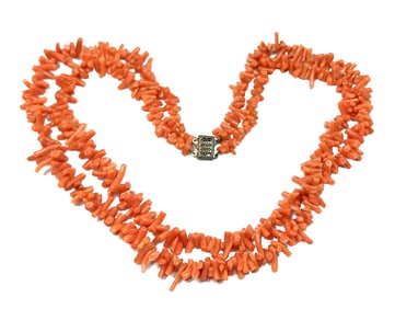 A BEAUTIFUL E NATURAL CORAL NECKLACE 16" 48 GRAMS
