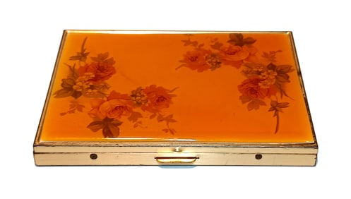 A VINTAGE FLORAL ENAMELED CIGARETTE CASE 150S-70S GOLD TONE METAL