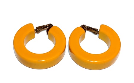VINTAGE LARGE BUTTERSCOTCH BAKELITE HOOP EARRINGS 1.5" IN DIAMETER MID-CENRTURY