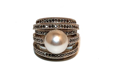 FINE VINTAGE MARCASITE RING WITH FAUX PEARL SIZE 7 (SILVER-TONE)