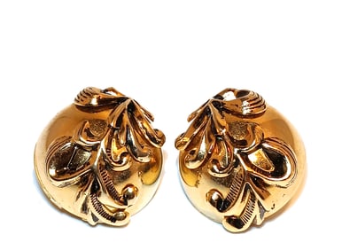 SUPERB VINTAGE GOLD-TONE DOME EARRINGS WITH ORNATE METALWORK UNSIGNED