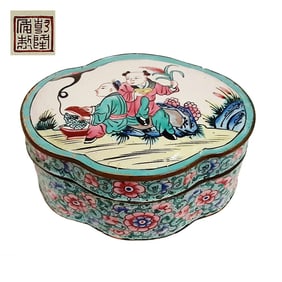 FINE CHINESE CANTON FAMILLE-ROSE ENAMEL ON COPPER BOX FLORAL CHILDREN QIANLONG MARK