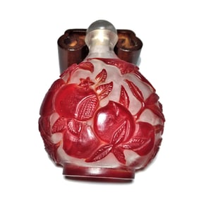FINE ANTIQUE CHINESE PEKING GLASS SNUFF BOTTLE BUTTERFLY PEONY BAT PEACHES
