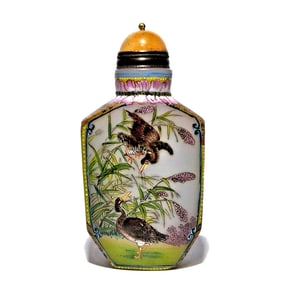 A BEAUTIFUL CHINESE ENAMEL SNUFF BOTTLE DUCKS LANDSCAPE QIANLONG MARK