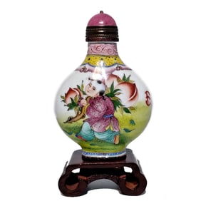 AN EXQUISITE CHINESE SNUFF BOTTLE ENAMEL ON COPPER BOYS QIANLONG MARK