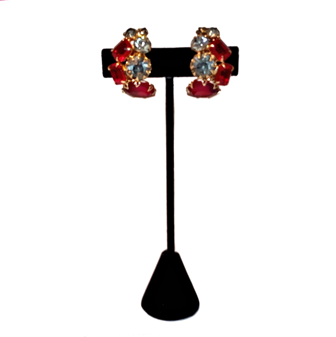 A FINE VINTAGE SCHREINER RUBY RED & SMOKY GRAY RHINESTONES EARRINGS CLIP-ON UNSIGNED