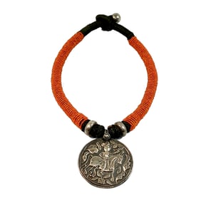 A UNIQUE VINTAGE NECKLACE  BEADED  STERLING MEDALLION 17"
