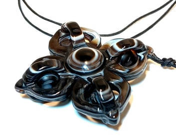 SUPERB HAND-CARVED BANDED AGATE AMULET PENDANT NECKLACE 24" SPIRITUAL DESIGN