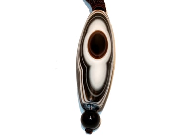 A BEAUTIFUL LARGE NECKLACE TIBETAN AGATE DZI "G-BEAD" 63MM PENFDANT  26" CORD