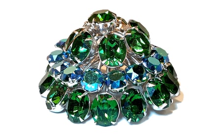 A SUPERB VINTAGE DOMED GREEN & BLUE RHINESTONE BROOCH JULIANA STYLE UNSIGNED 2"