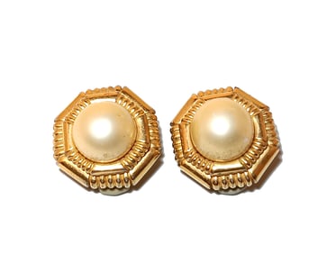 VINTAGE SIGNED CINER FAUX PEARL & GOLD-TONE CLIP-ON EARRINGS