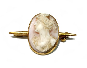 A FINE 18K  ANTIQUE PINK CONCH SHELL CAMEO BROOCH