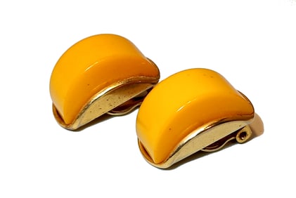 SUPERB VINTAGE BUTTERSCOTCH BAKELITE CLIP-ON EARRINGS GOLD TONE FRAME