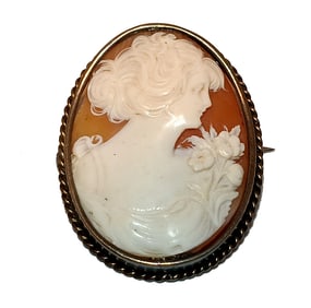 ANTIQUE HAND-CARVED SHELL CAMEO BROOCH IN STERLING SILVER FRAME C. 1900