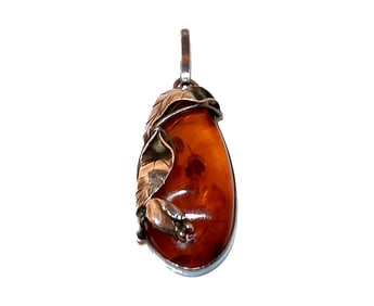 VINTAGE STERLING SILVER & BALTIC AMBER PENDANT WITH FLORAL OVERLAY MARKED DC
