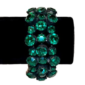 VINTAGE EMERALD GREEN RHINESTONE JAPANNED BRACELET SCHREINER STYLE 1950S GLAMOUR