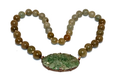 ANTIQUE CHINESE CARVED JADE NECKLACE WITH STERLING SILVER PENDANT CLASP