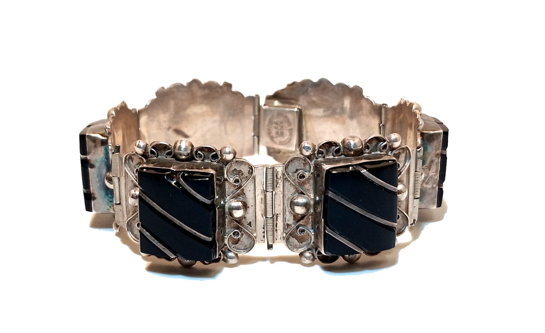 VINTAGE MEXICAN STERLING  & ONYX BRACELET  45 GRAMS MARKED IGUALA ANR  925 MEXICO (1 of 6)