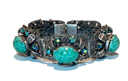 A FINE VINTAGE GREEN CZECH GLASS BRASS PANEL BRACELET 7" LONG