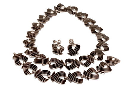 RARE MARGOT DE TAXCO STERLING PARURE NECKLACE BRACELET & EARRINGS SETDESIGN #5372 132 GR: STUNNING VINTAGE SIGNED SET BY MARGOT DE TAXCO, FEATURING SCULPTURAL RIBBON-FORM LINKS WITH BOLD BLACK ENAMEL DETAILING. INCLUDES NECKLACE 16" LONG, BRACELET 7.25" LONG AND SCREW-BACK EARRINGS. EACH P