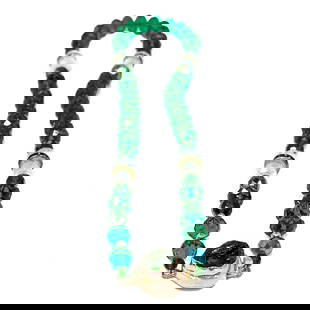 FINE VINTAGE GREEN CRYSTAL NECKLACE 925 CLASP 18"   88 GRAMS: THIS LOT FEATURES AN EXQUISITE VINTAGE CRYSTAL NECKLACE, WITH A LARGE BEAUTIFUL 925 CLASP. THE NECKLACE MEASURES 18" AND WEIGHS 88 GRAMS. WE PROVIDE FREE IN-HOUSE SHIPPING WITHIN THE U.S.