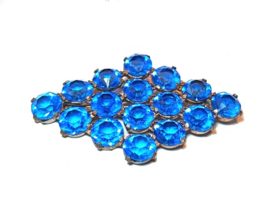 A FINE LARGE VINTAGE BLUE RHINESTONES BROOCH 3"