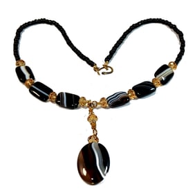 VINTAGE BANDED AGATE AND CRYSTAL NECKLACE 18"