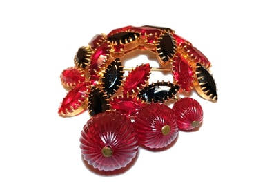 BOLD VINTAGE RED & BLACK RHINESTONE BROOCH WITH DANGLING BEADS DRAMATIC MID-CENTURY STATEMENT