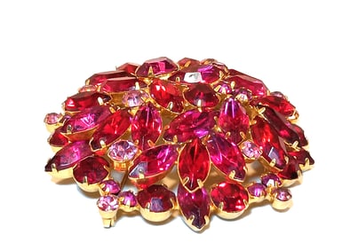VINTAGE RUBY & FUCHSIA RHINESTONE DOMED BROOCH GOLD-TONE SETTING 2.5"D