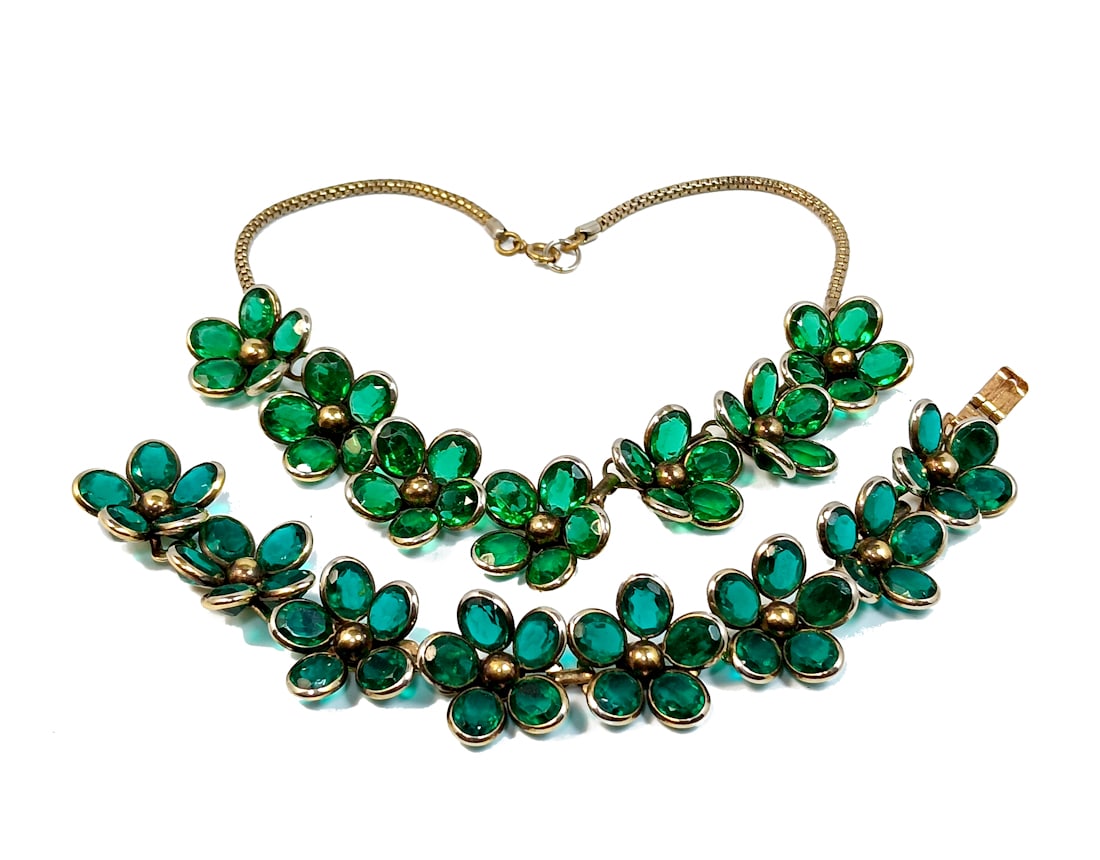 VINTAGE 1940'S ALFRED PHILIPPE FOR TRIFARI GREEN GLASS NECKLACE BRACELET: A FINE AND RARE 1940'S PARURE ATTRIBUTED TO ALFRED PHILIPPE FOR TRIFARI, IS FEATURING A VIBRANT FLOWER DESIGN IN VIVID GREEN GLASS WITH BROWN FAUX PEARLS. THIS UNSIGNED TWO PIECE SET INCLUDES A STATEM