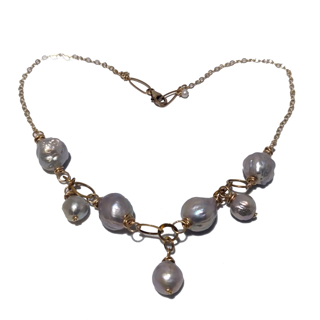 ANTIQUE GOLD FILLED NECKLACE WITH OCEAN BAROQUE PEARLS 15": ELEGANT ANTIQUE NECKLACE FEATURING LUSTROUS OCEAN BAROQUE PEARLS, GRACEFULLY WIRE-WRAPPED AND SUSPENDED FROM A GOLD FILLED CHAIN. MARKED GF ON CLASP. LENGTH: 15 INCHES LONG. WEIGHT: 18 GRAMS. WE PROVI