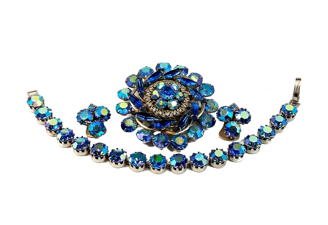 VINTAGE LOT BLUE AURORA BOREALIS BROOCH BRACELET EARRINGS (1 of 4)