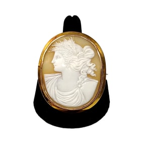A LARGE ANTIQUE VICTORIAN BROOCH GOLD SHELL CAMEO OF THE GODDESS CERES