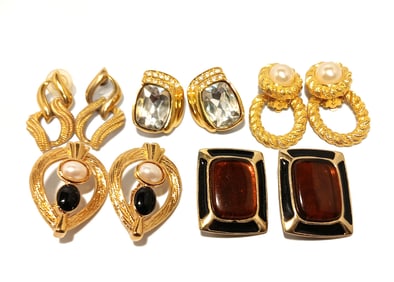 VINTAGE LOT OF FIVE SIGNED EARRINGS MONET, NAPIER, PREMIER USA, AVON & TRIFARI TM