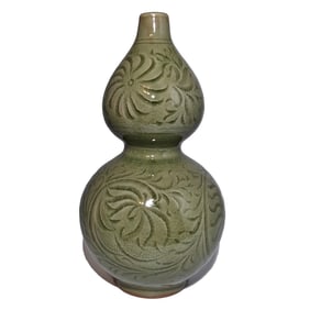 VINTAGE CELADON GLAZED DOUBLE-GOURD VASE WITH INCISED FOLIATE DESIGN
