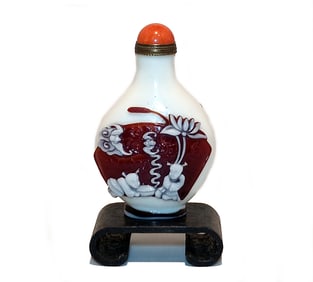 FINE CHINESE PEKING GLASS SNUFF BOTTLE CHILDRENS AT PLAY QIANLONG SEAL